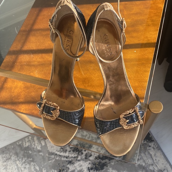 Guess Pencil Heel - Picture 2 of 4